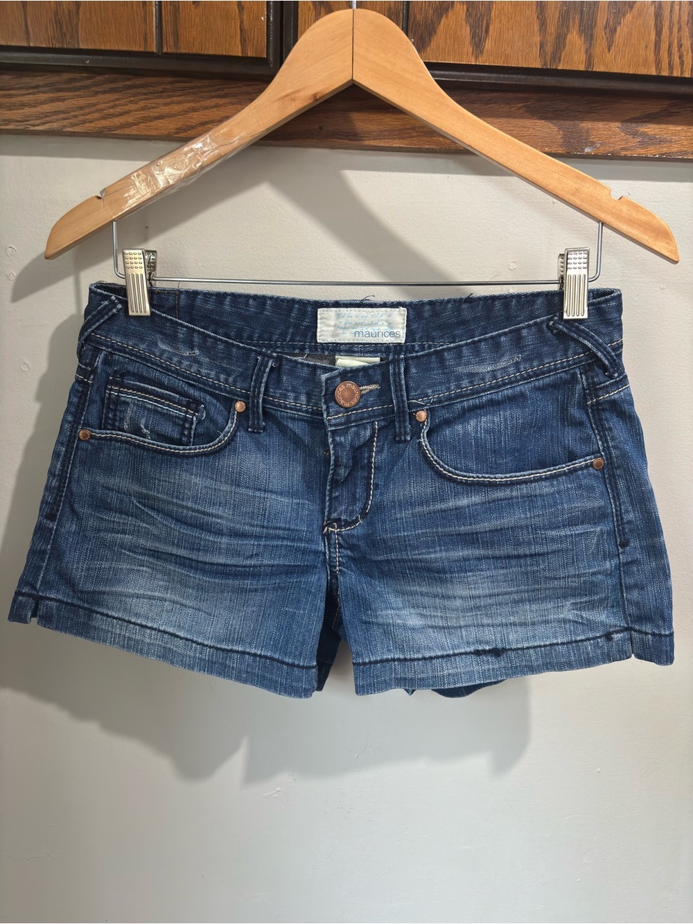 Maurices Vintage Low Rise Denim Jean Shorts Size 6 Y2K 2000s